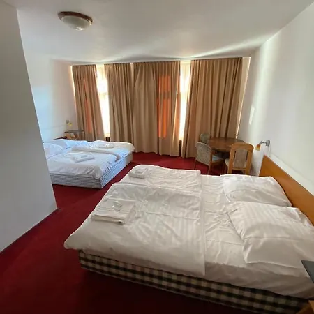 Maerkischer Hof فندق 2*