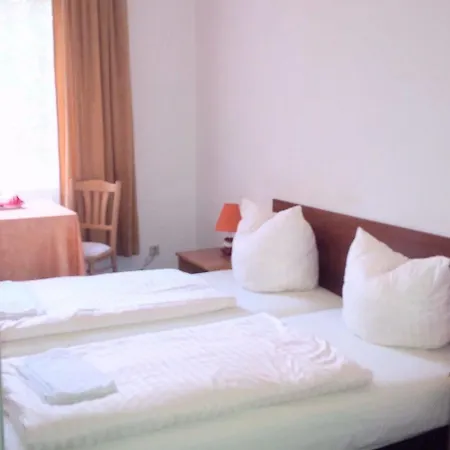 فندق Maerkischer Hof 2*