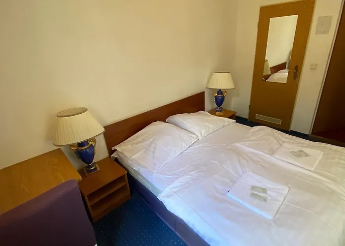 Maerkischer Hof Szálloda 2*