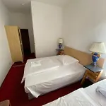 Maerkischer Hof 2*
