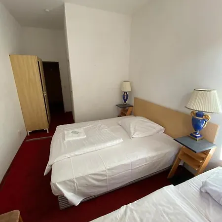 Maerkischer Hof 2*