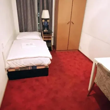 Maerkischer Hof Szálloda 2*